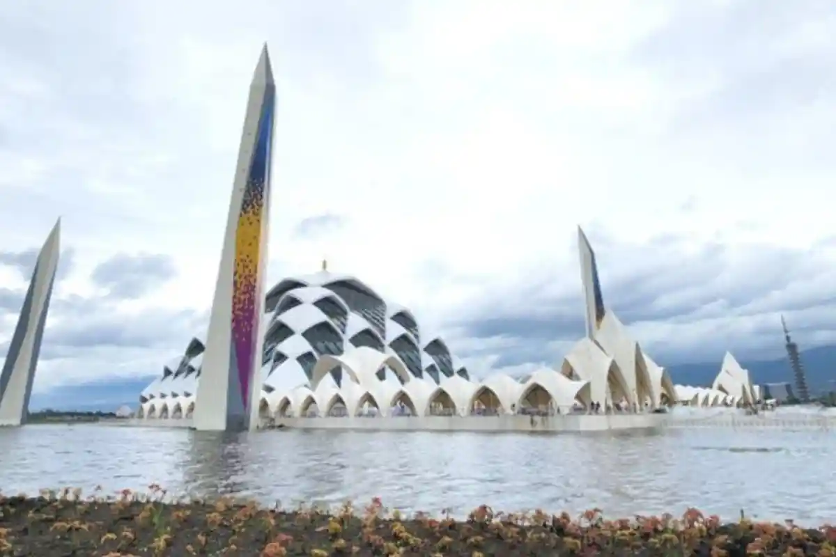 Habiskan Rp 15 Miliar, Proyek Konten Masjid Al Jabbar yang Digagas Ridwan Kamil Tuai Kontroversi