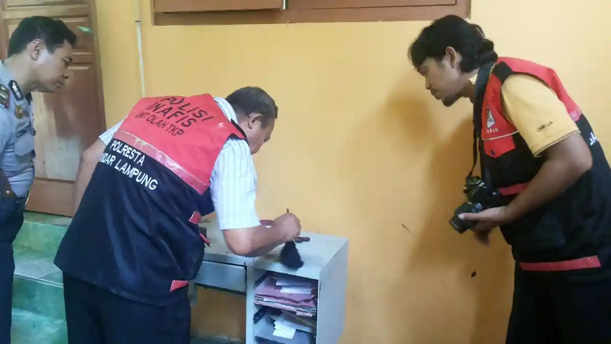 Polisi Temukan Senjata Tajam Tergeletak di Ruangan Sekolah