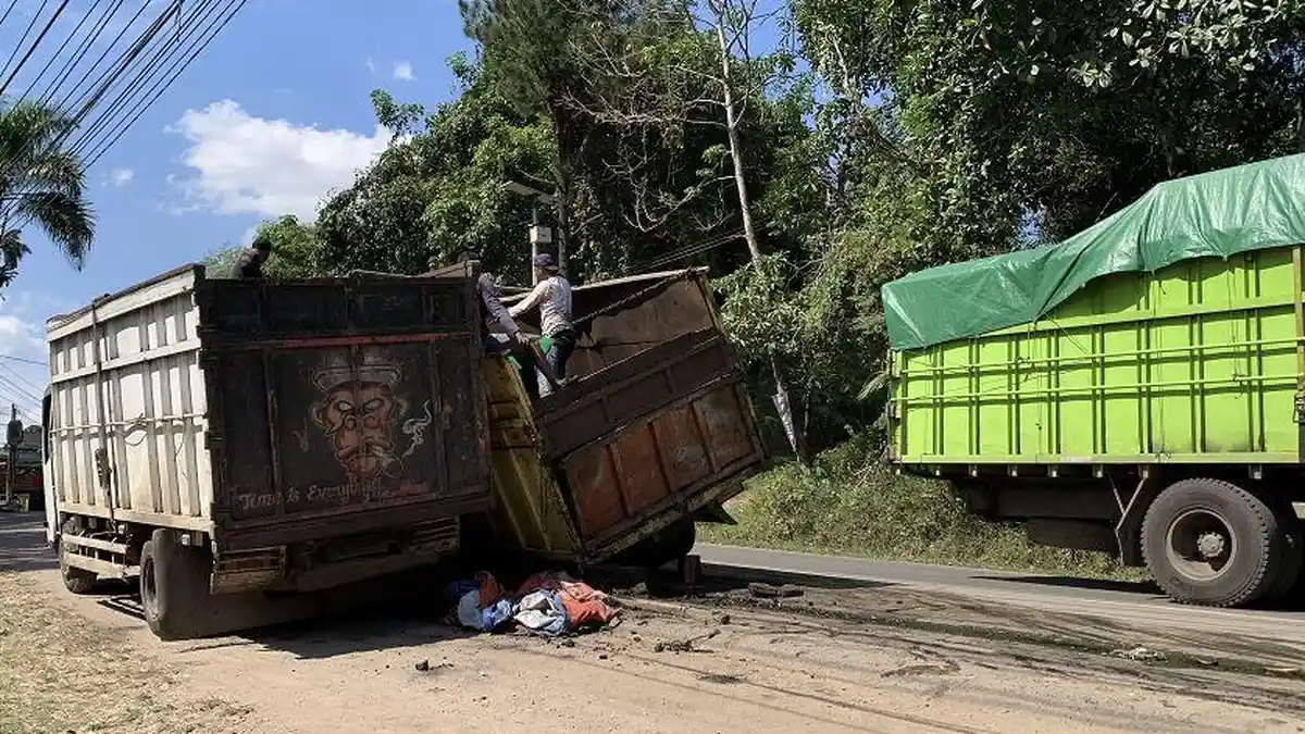 Kemacetan di Perbatasan Kota Jambi Belum Terurai, Truk Batubara Diduga Kelebihan Muatan