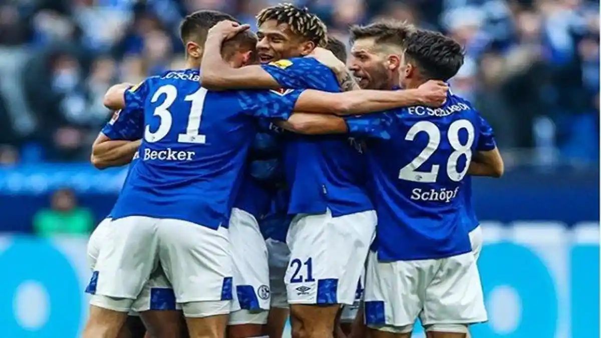 Cegah Virus Corona, Pemain Schalke 04 Siapkan Merica dan Garam Saat Makan