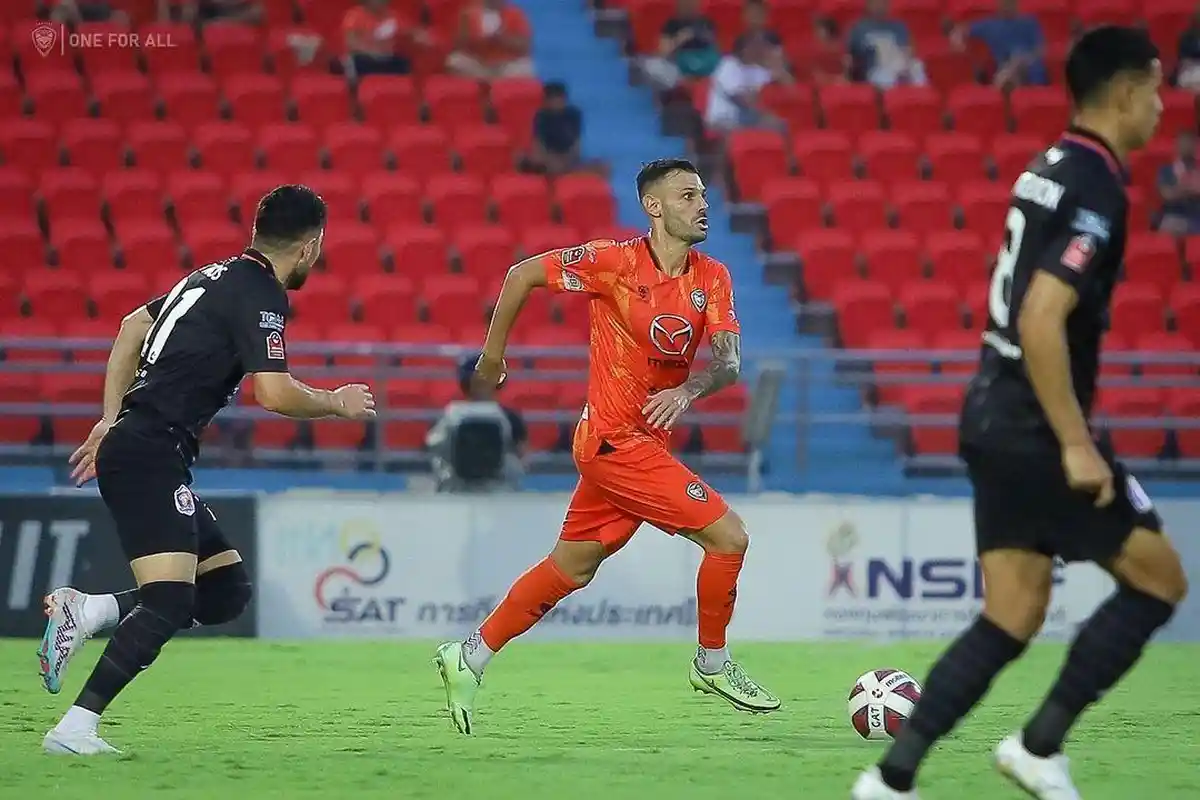 Tyronne Del Pino Belum Bisa Berlatih Bareng Persib Bandung Hari Ini, Ini Penyebabnya