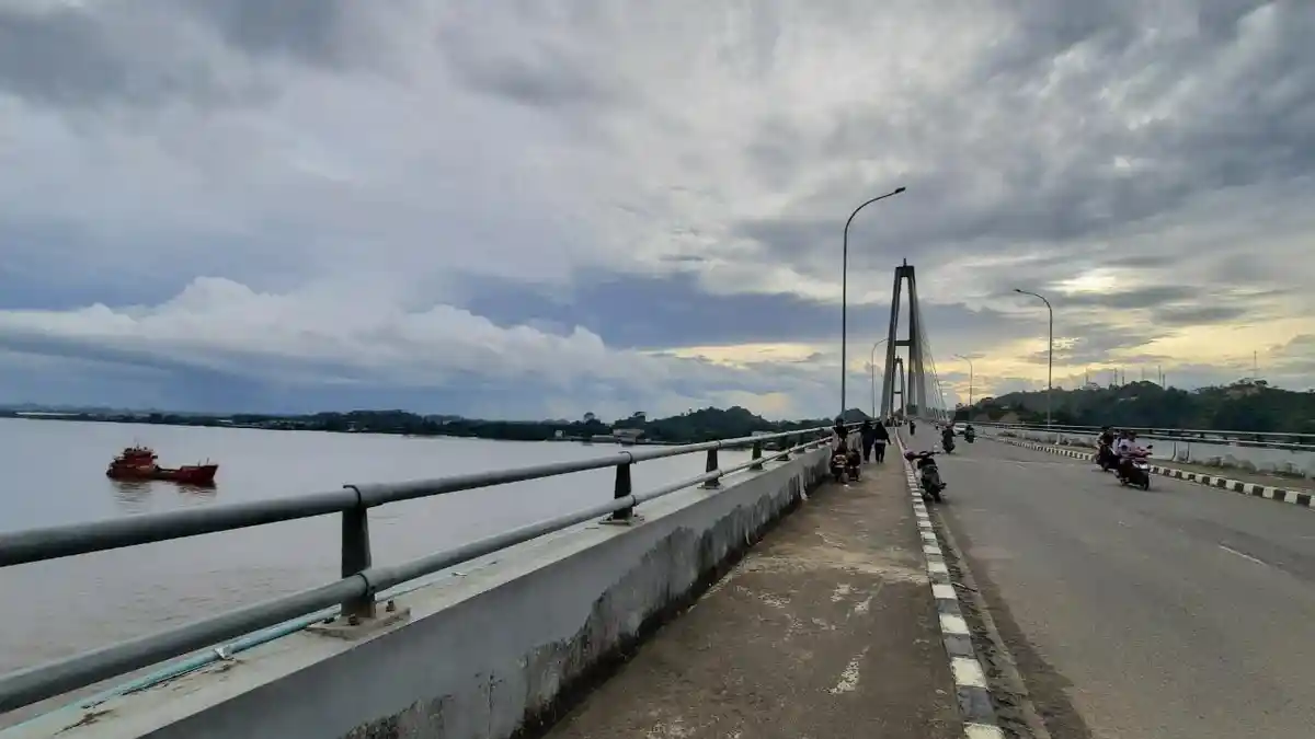 Prakiraan Cuaca Kamis 6 Januari 2022, Siang Samarinda Berawan, Disusul Hujan Petir pada Malam Hari