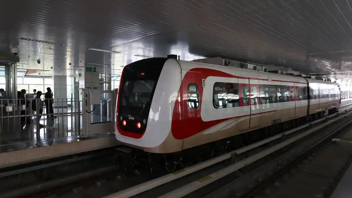 Pabrik sudah Penuh, PT INKA Minta Rangkaian LRT Segera Dikirim ke Jakarta