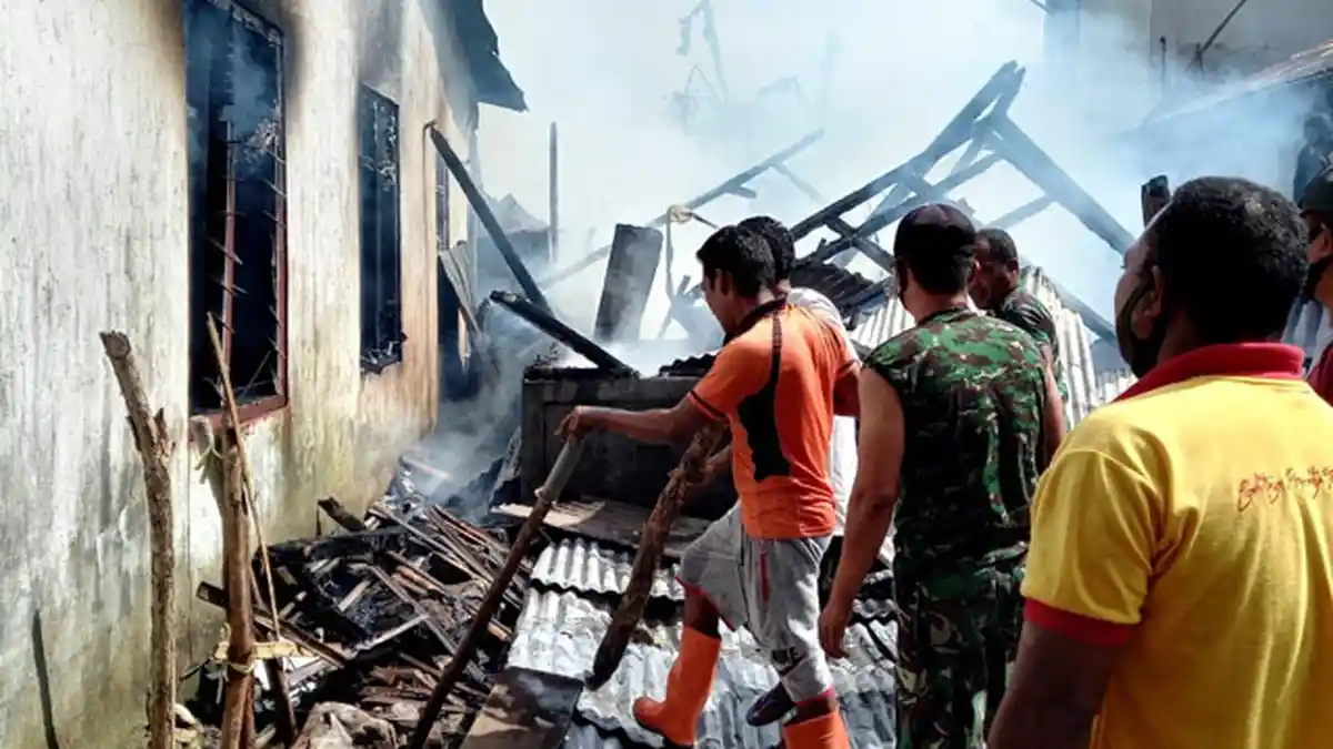 BREAKING NEWS: Rumah Warga di Reo Manggarai Ludes Terbakar Api