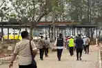 Tim-Imigrasi-turun-mengamankan-pekerja-WNA-di-proyek-Opus-Bay-Sekupang.jpg