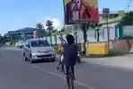 Video-Viral-Pelajar-SMP-Angkat-Ban-Sepeda-di-Jalan-Raya-Muna-Sultra-Bahayakan-Pengendara-Lain.jpg