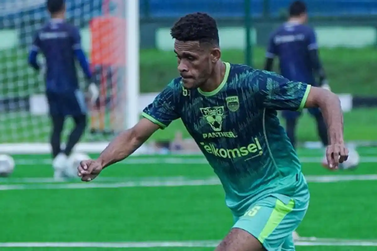 Tanggapan Langsung Ricky Kambuaya soal Rumor Tinggalkan Persib Bandung untuk Gabung Terengganu FC