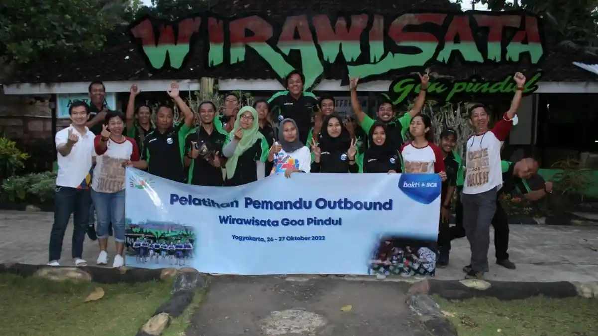 BCA Beri Pelatihan Kepada 16 Pemandu Outbound Wirawisata di Goa Pindul