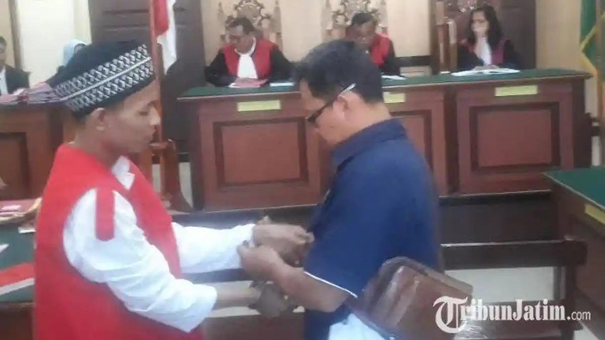 Pemuda di Gresik Gorok Leher Ibu Kandung, Gara-gara Kesal Sering Diomeli