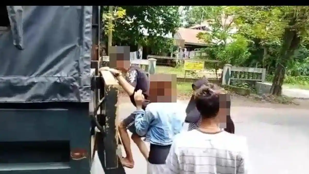Satpol PP Banjarbaru dan Warga Gerebek Sepasang Remaja yang Berbuat Mesum