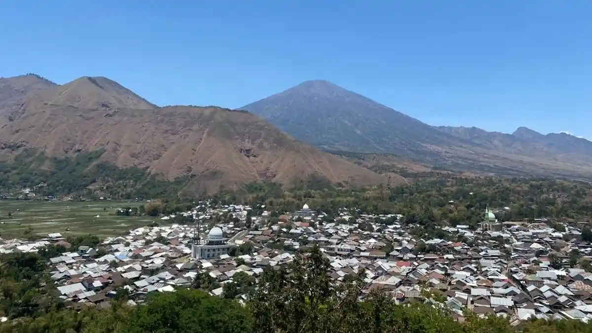 Hiking ke Bukit Selong, Alternatif yang tak Ingin Capek Menikmati Pesona Taman Nasional Rinjani