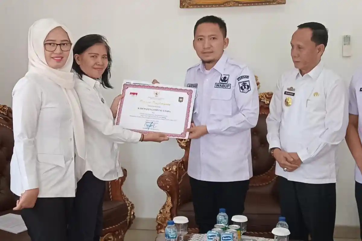 Pemkab Lampung Utara Terima Piagam Penghargaan dari Kementerian Dalam Negeri