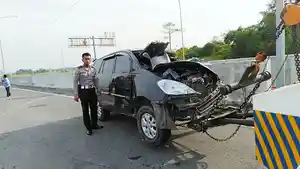 mobil-inova-yang-mengalami-kecelakaan-di-tol-kualanamu.jpg