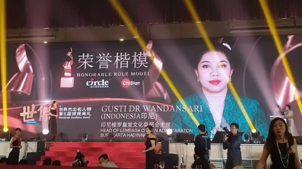 Putri Keraton Solo, GKR Wandansari, Peroleh Worldwide Excellence Award Limkokwing University