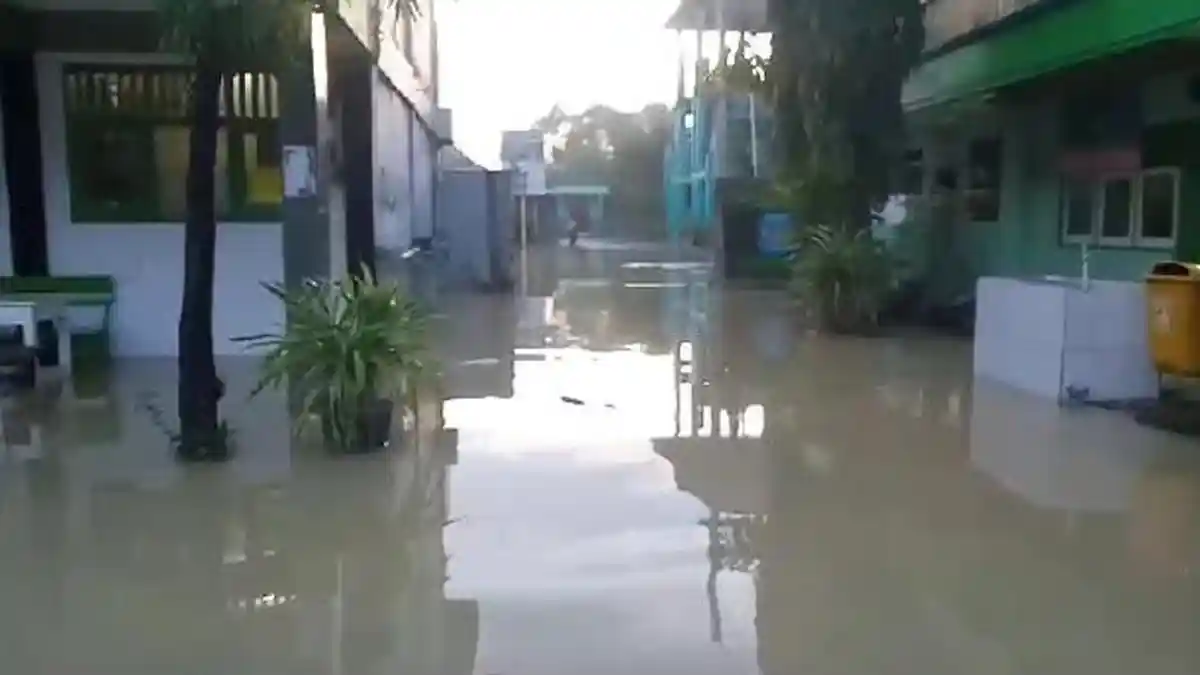 Banjir Rendam Sekolah di Wilayah Gresik Selatan, Siswa Terpaksa Diliburkan
