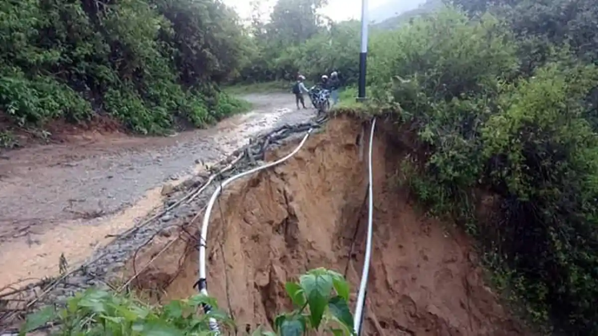 Jalan Poros Tabone-Nosu Dicueki Pemerintah, Warga Mengeluh