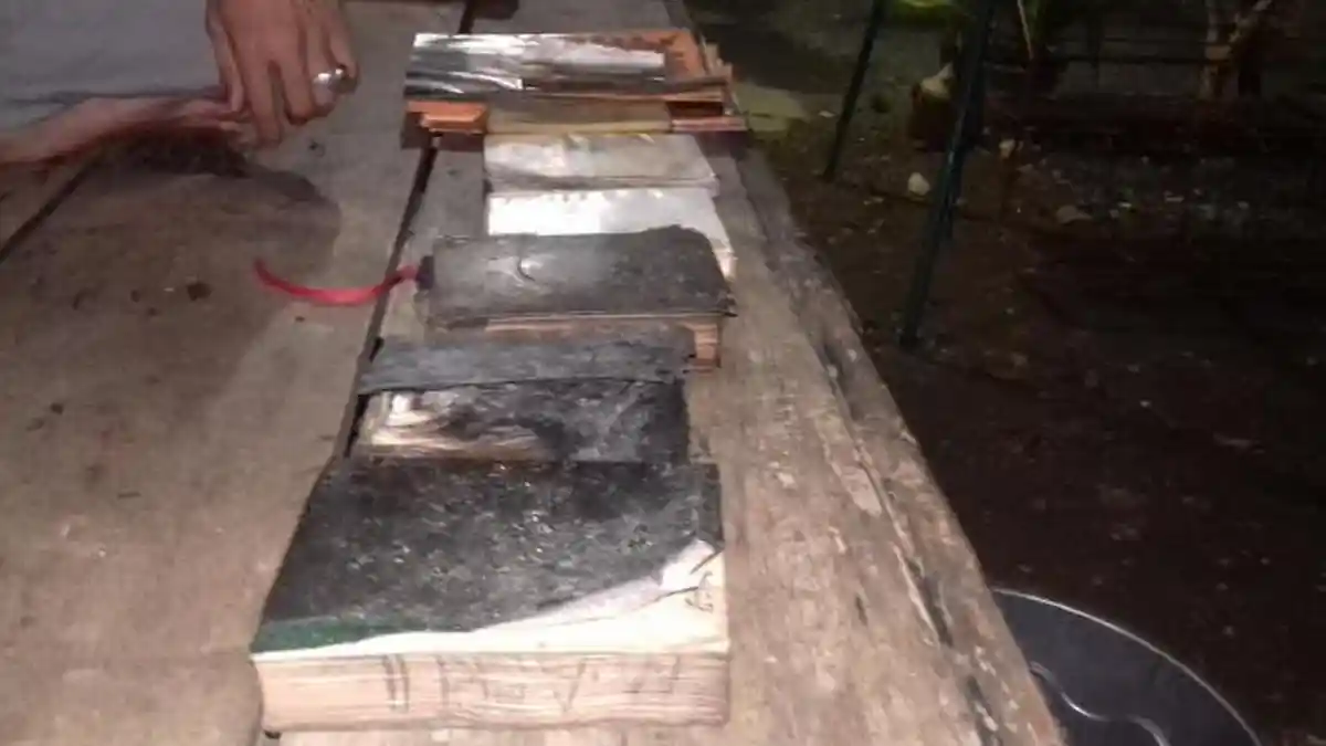Ajaib! Ponpes Terbakar,  Enam 6 Mushaf Alquran Milik Para Hafidz Ini Masih Utuh
