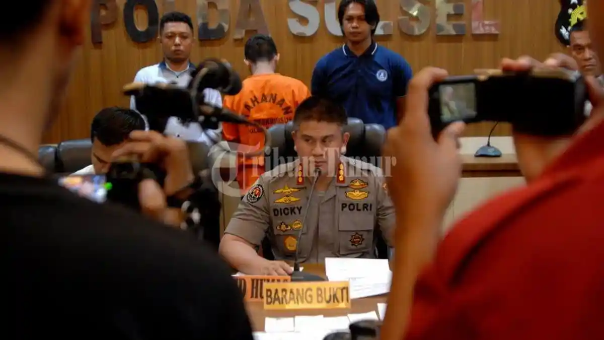 FOTO: Polda Sulsel Rilis Kasus Penipuan Tiket Pesawat Murah - dickye.jpg