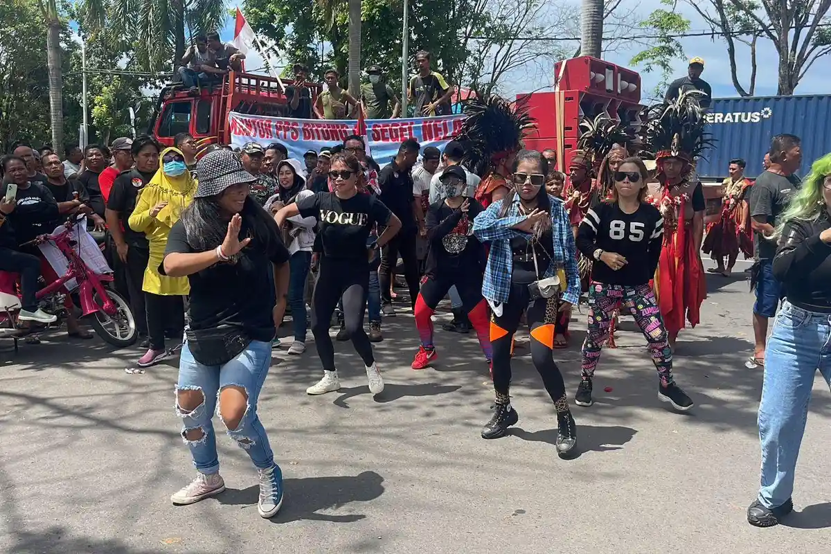 Komunitas Zumba di Bitung Ikut Demo di Kantor Pelabuhan Perikanan Samudera Aertembaga