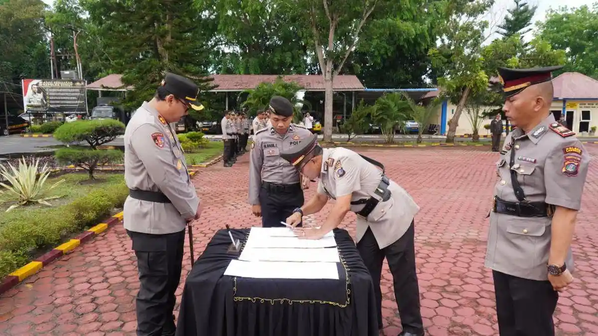 Pimpin Sertijab Empat Kapolsek, Kapolres Langkat Pesankan Pentingnya Integritas