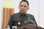 Bupati-Lumajang-Thoriqul-Haq-memimpin-pembacaan-5-butir-teks-Pancasila-di-ruang-paripurna.jpg