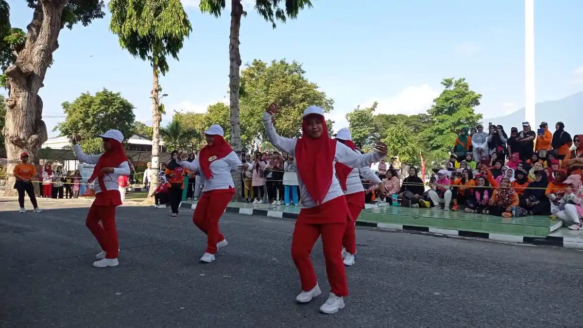 Lomba Senam Kreasi, Sangga Doli Kompak Kenakan Seragam Merah-Putih