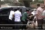 video-terbaru-menko-polhukam-wiranto-ditusuk-alun-alun-menes-pandeglang-banten.jpg