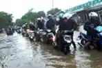 Banjir Pasar Cipulir Jalan Raya Ciledug