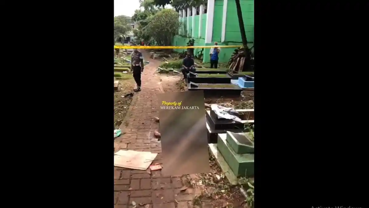 Seorang Pemuda Tewas dengan Dua Luka Tusukan di TPU Ulujami, Korban Tergelatak di Antara Makam