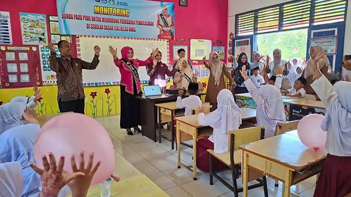 Murid SD Tiro Sambut Bunda PAUD Pidie Diwarnai Seumapa dan Tari Laweuet