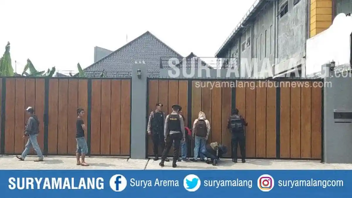 KPK Geledah Rumah Mewah Anak Wali Kota Blitar