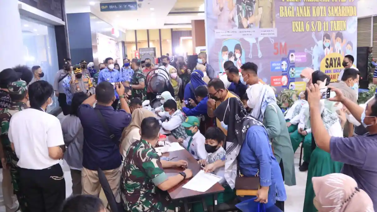 Kapolresta Samarinda Beri Semangat Ortu dan Nakes dalam Vaksinasi Covid-19 Anak-anak