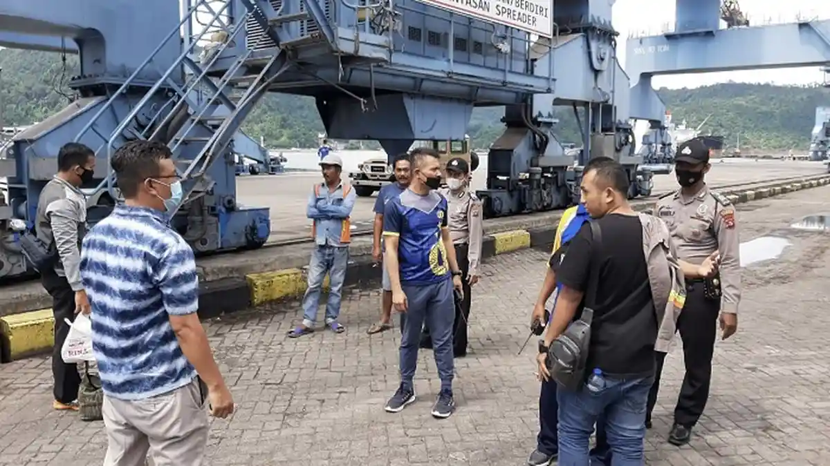 Polisi Ringkus Dua Pria Diduga Melakukan Premanisme di Kawasan Pelabuhan Teluk Bayur Padang