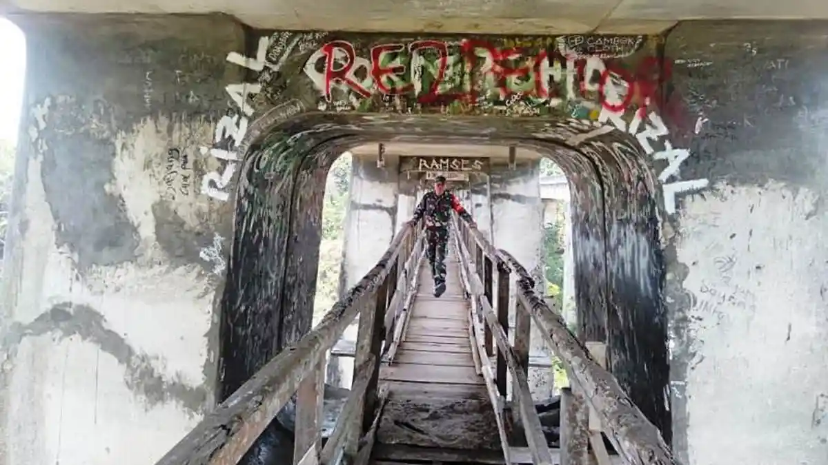 Inilah Saka Pengantin di Jembatan KA Kali Belang Galuh Timur Tonjong Brebes
