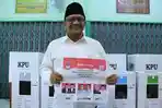 Bupati-Kudus-Muhammad-Hasan-Chabibie-menunjukkan-surat-suara.jpg