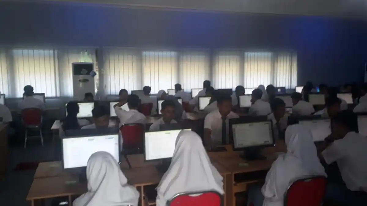 SMKN 1 Mempawah Hilir Bagi Pelaksanaan UNBK Dalam 3 Sesi