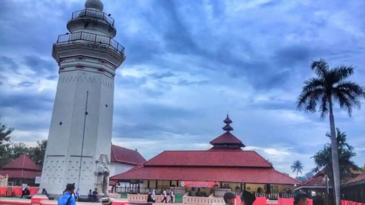 Apakah Makna dari Tumpak Tiang Masjid Banten yang Berbentuk Labu?