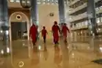 Penyemprotan Disinfektan Masjid Istiqlal Jelang New Normal
