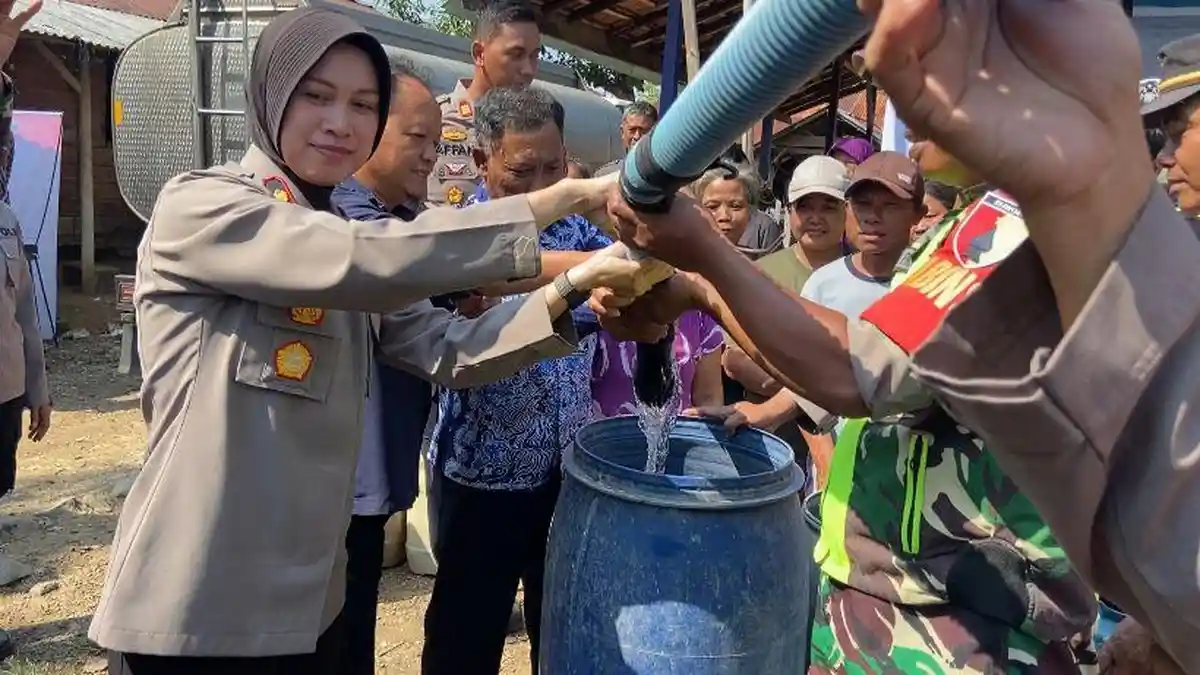 Alumni Akpol Angkatan 1995 Salurkan 5 Tangki Air Bersih untuk Warga Terdampak Kekeringan di Ponorogo