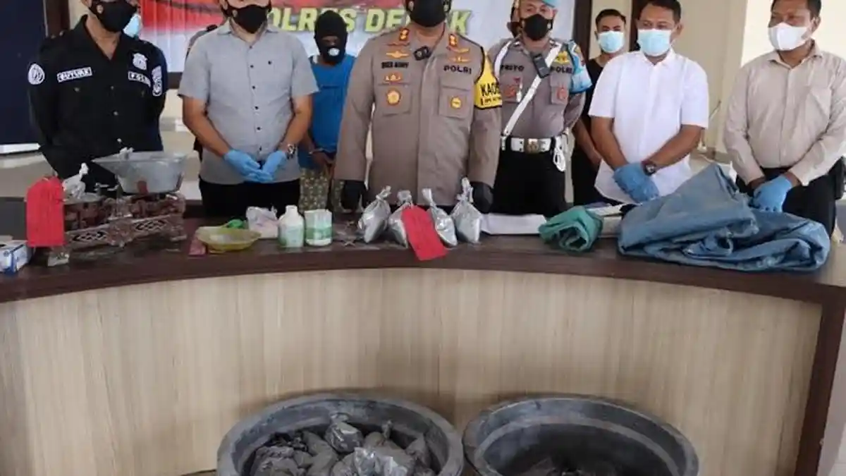 40 Kg Bahan Mercon Diamankan Polres Demak, 2 Pelaku Tertangkap 3 Lainya Buron