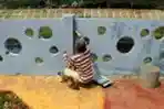 Mengecat Tembok BKT