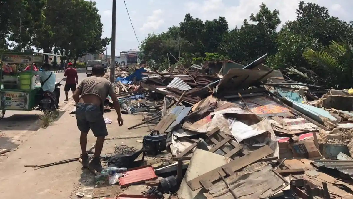 RATUSAN Kios di Simpang Barelang Batam Diratakan Tanah, Warga Nekat Cegat Alat Berat