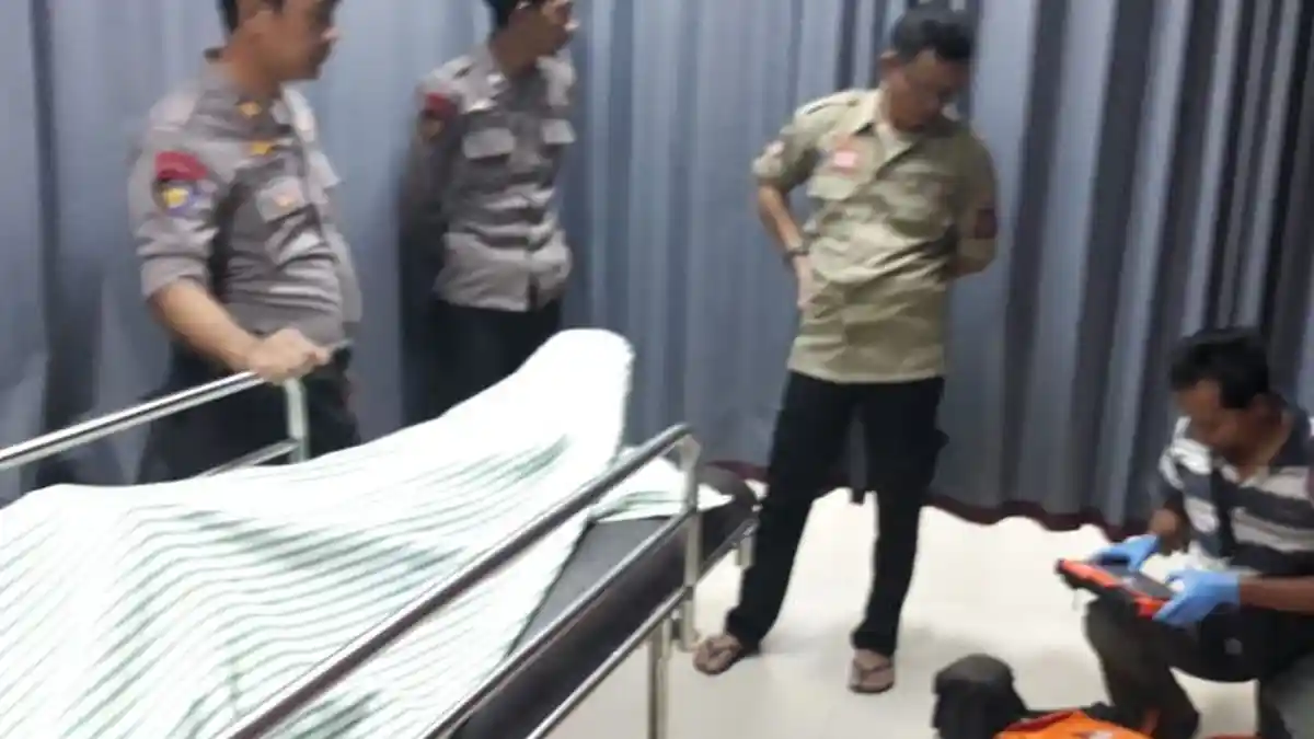 Diduga Terseret Arus, Warga Pangkalpinang Tewas Tenggelam di Pantai Rambak