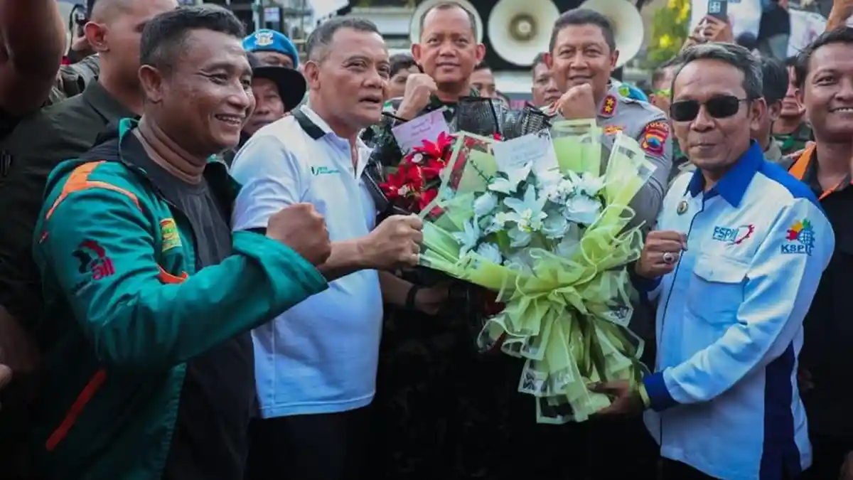 Ahmad Luthfi Temui Massa Aksi Buruh di Semarang, Serap Semua Aspirasi 