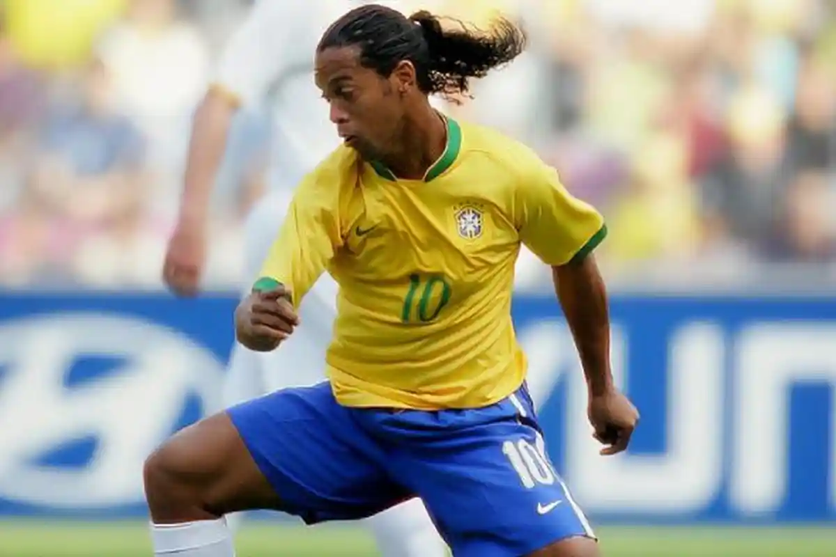 Legenda Sepak Bola Dunia, Ronaldinho, Bikin Heboh dengan Dansa Samba di Iklan Shopee Terbaru