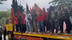 aksi-damai-jelang-hari-buruh-di-Kolaka-Sulawesi-Tenggara.jpg