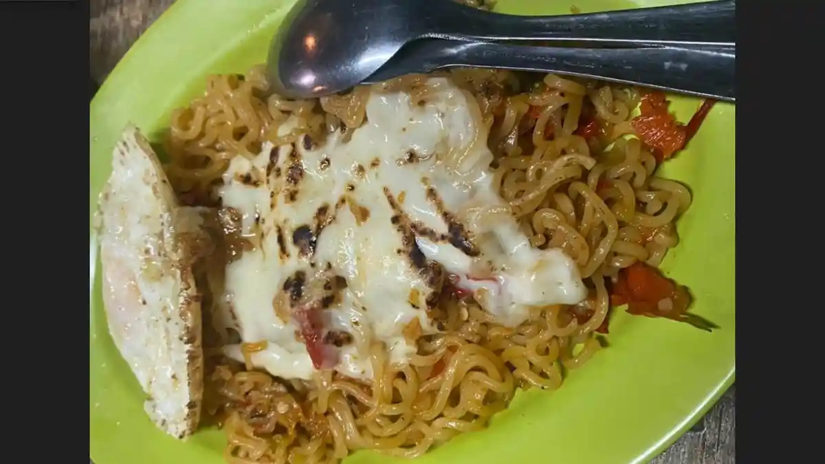 Sensasi Pedas 'Mie Bakar Jozz', Cara Baru Nikati Mi Instan Bertoping Keju Mozarella di Temanggung