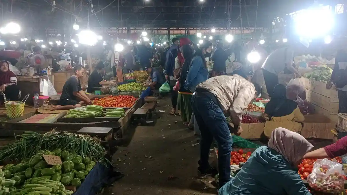 Emak-emak di Palembang Sumringah, Harga Bahan Pokok Turun Imbas Distribusi MBG Dihentikan Sementara - Sripoku.com