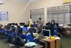 Dosen FEB ULM Gelar Pengabdian di SMKN 1 Banjarmasin, Kenalkan Fintech dan Aplikasi SIAPIK