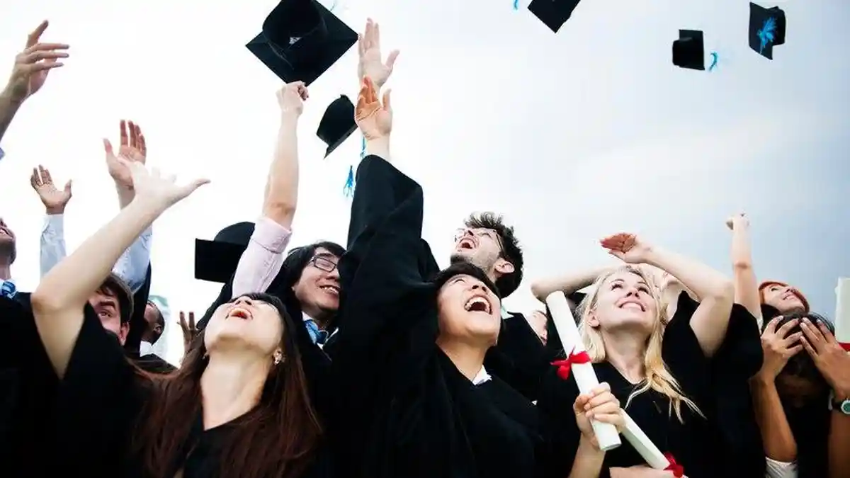 3 Naskah Pidato Perpisahan Sekolah yang Singkat untuk Guru dan Teman-Teman